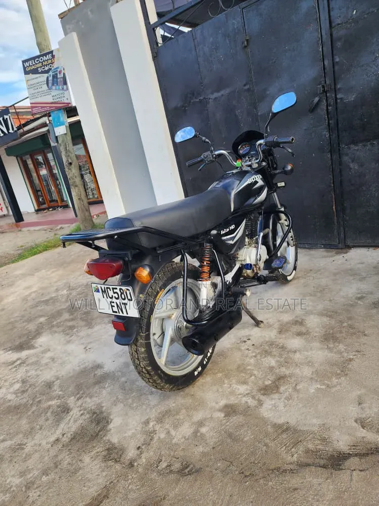 New Bajaj Boxer 125 2022 Black