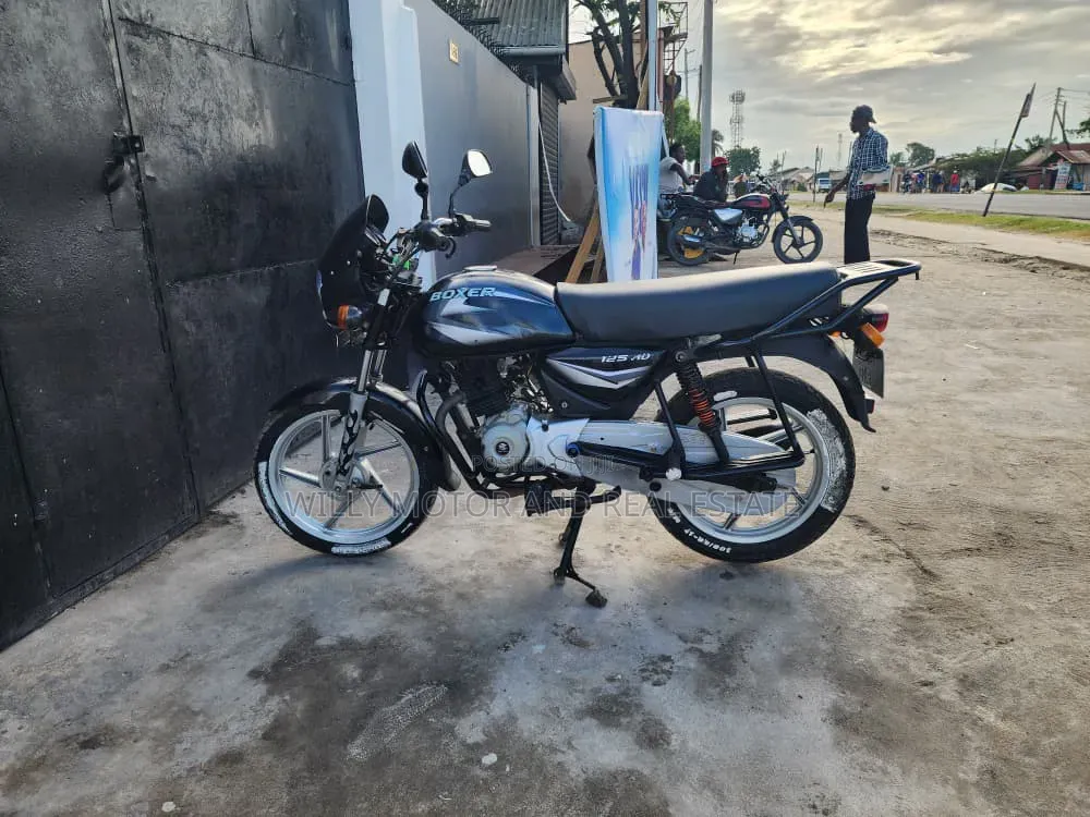 New Bajaj Boxer 125 2022 Black