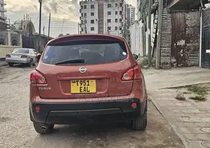 Nissan Dualis 2011 Maroon
