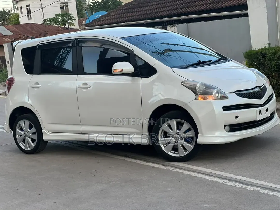Toyota Ractis 2005 Pearl