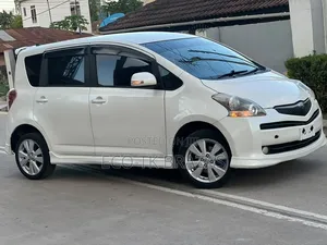 Toyota Ractis 2005 Pearl