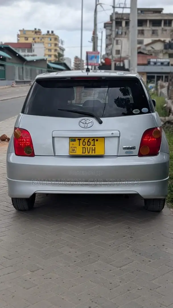 Toyota IST 2007 Silver