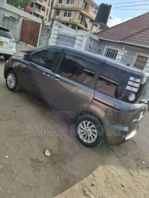 Toyota Sienta 2005 Gray