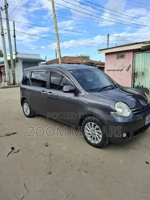Toyota Sienta 2005 Gray