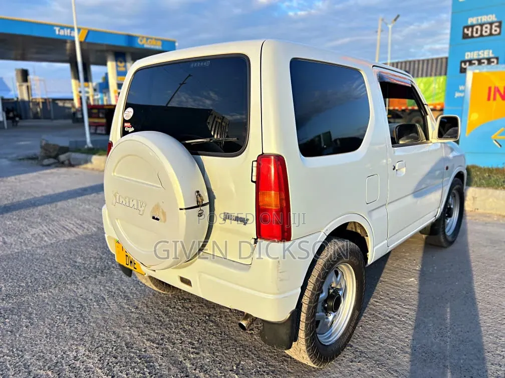 Suzuki Jimny 2000 White