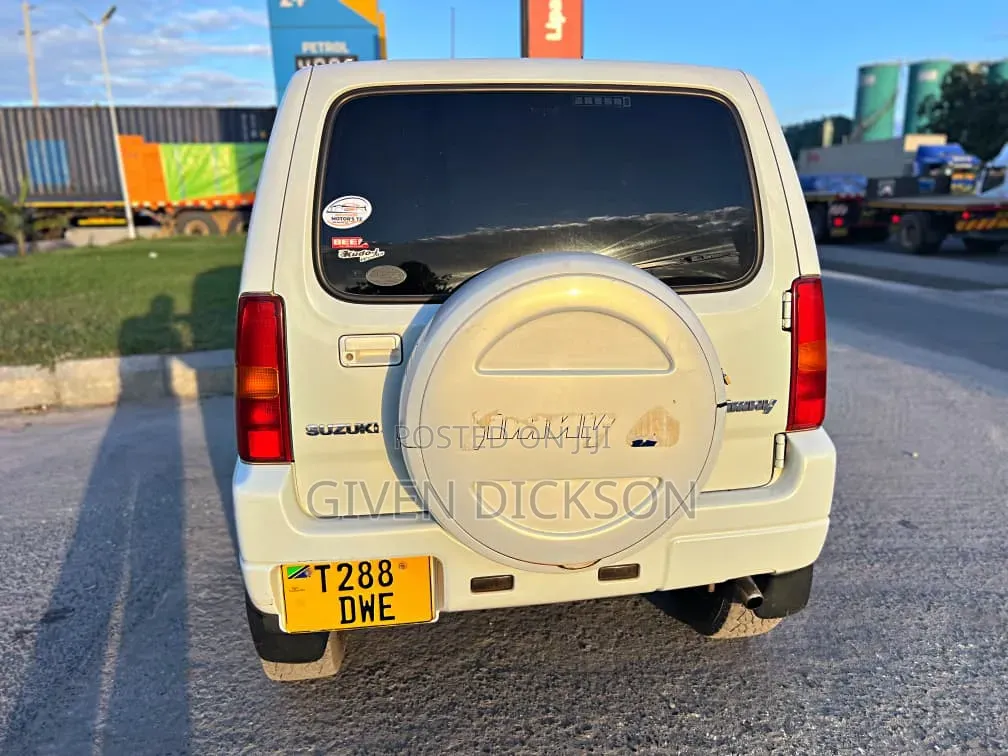 Suzuki Jimny 2000 White