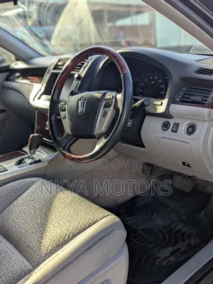 Toyota Crown 2010 Black