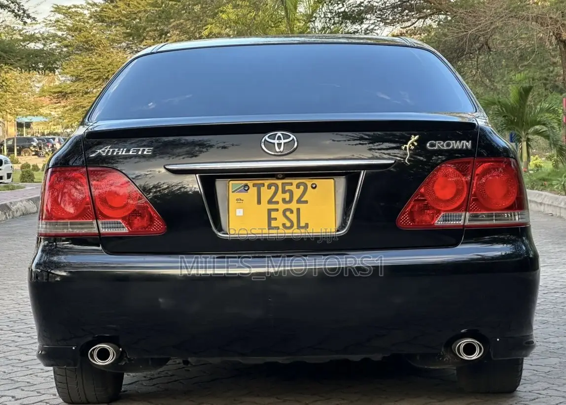 Toyota Crown 2004 Black