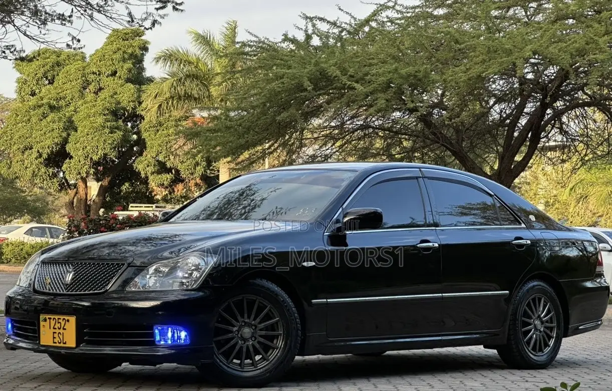 Toyota Crown 2004 Black