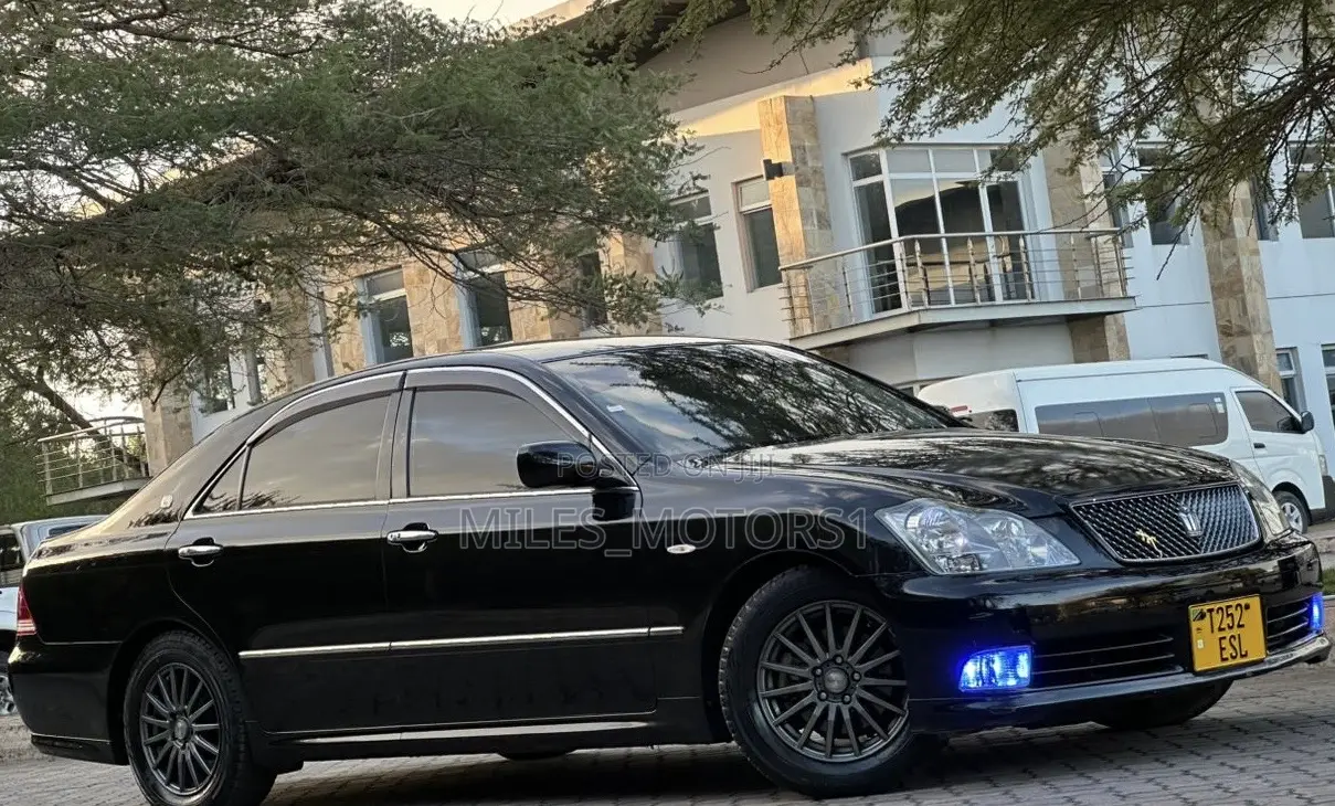 Toyota Crown 2004 Black