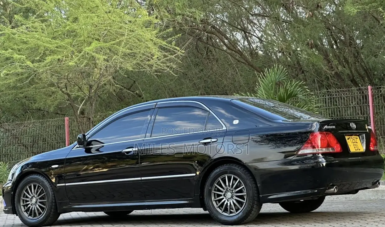 Toyota Crown 2004 Black