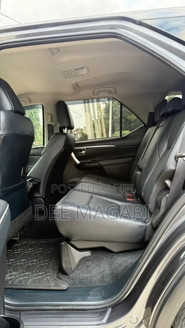 Toyota Fortuner 2024 Black