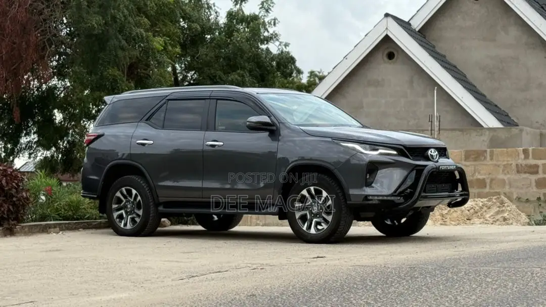Toyota Fortuner 2024 Black