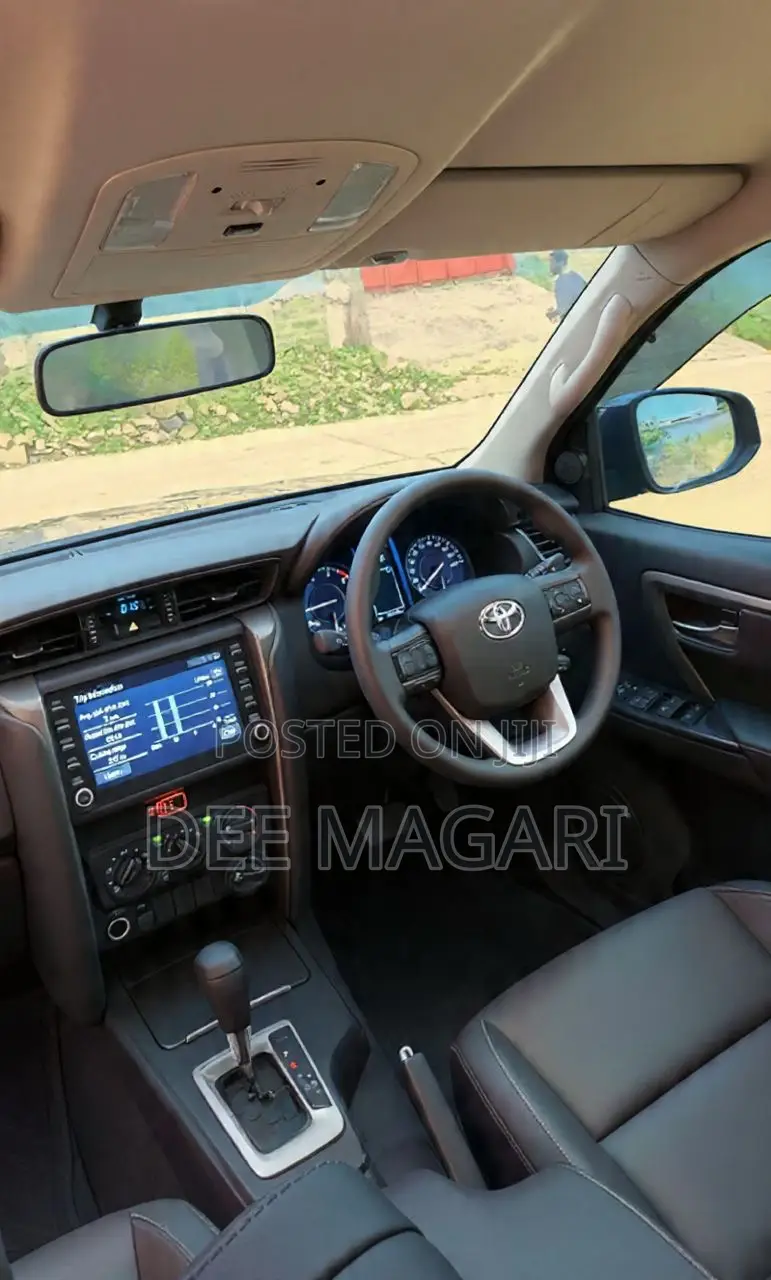 Toyota Fortuner 2024 Black