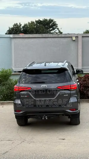 Toyota Fortuner 2024 Black