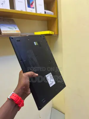 New Laptop Fujitsu Amilo Li3710 256GB Intel Core i5 SSHD (Hybrid) 4T
