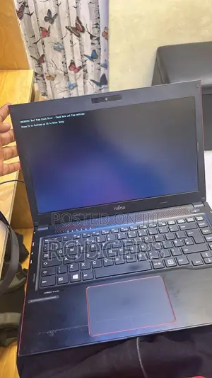 New Laptop Fujitsu Amilo Li3710 256GB Intel Core i5 SSHD (Hybrid) 4T
