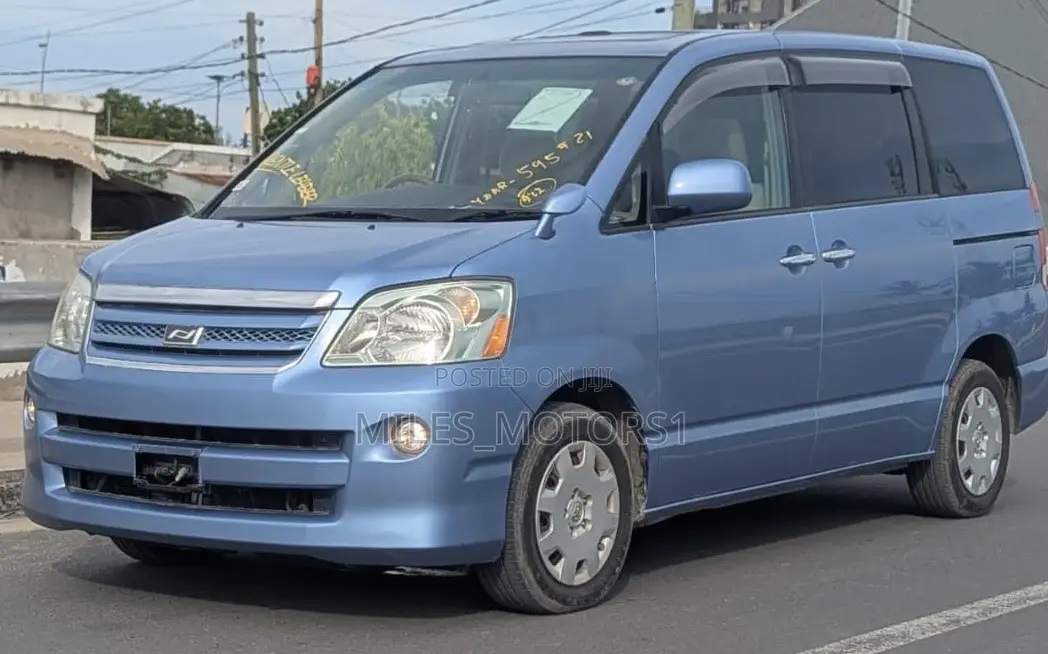 Toyota Voxy 2006 Blue