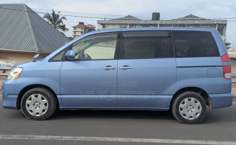 Toyota Voxy 2006 Blue