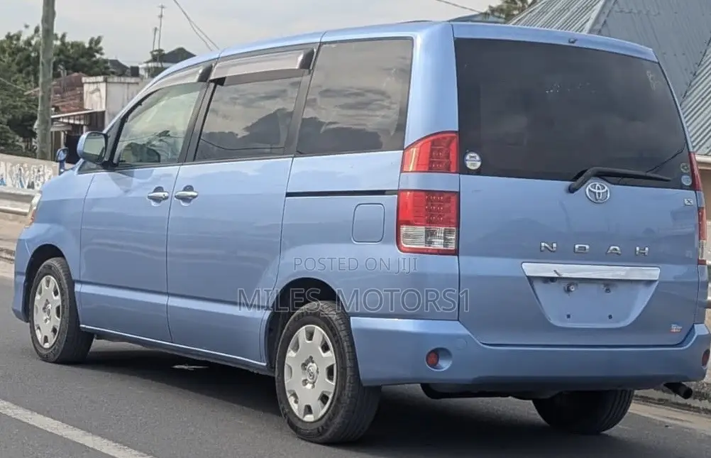 Toyota Voxy 2006 Blue