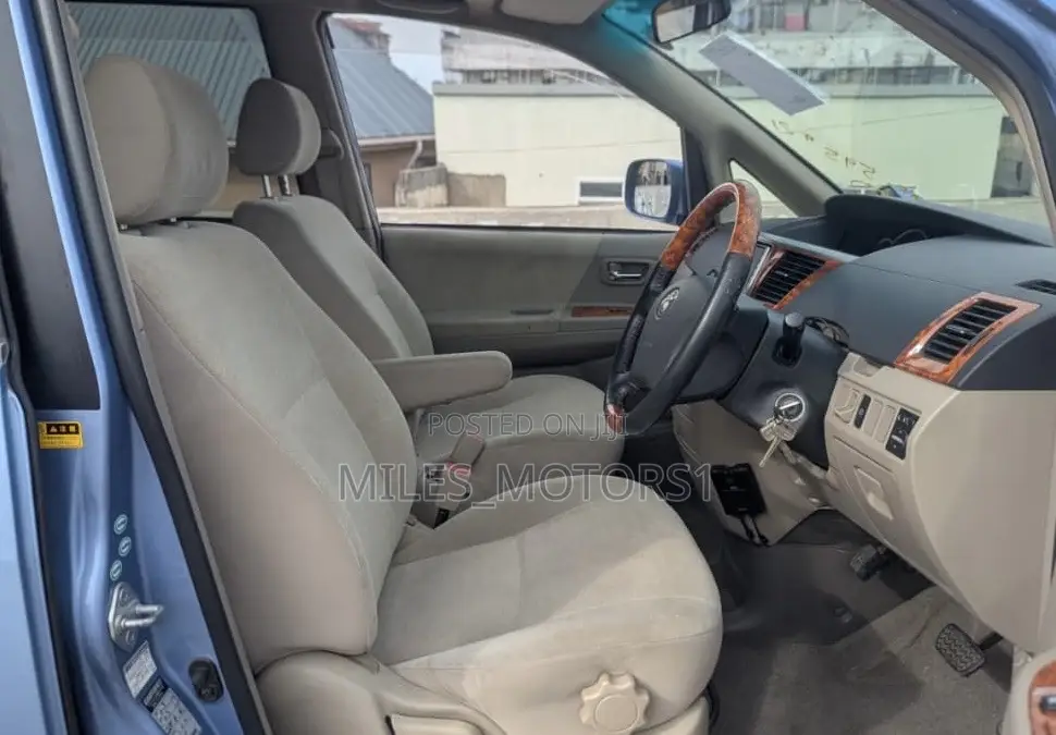 Toyota Voxy 2006 Blue