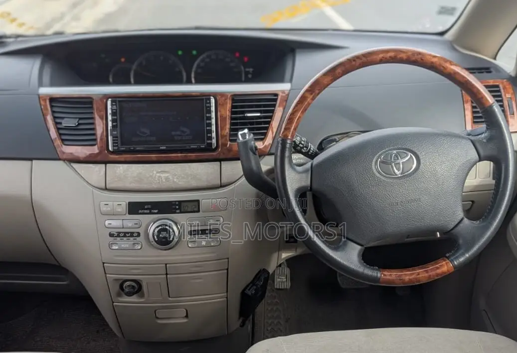 Toyota Voxy 2006 Blue