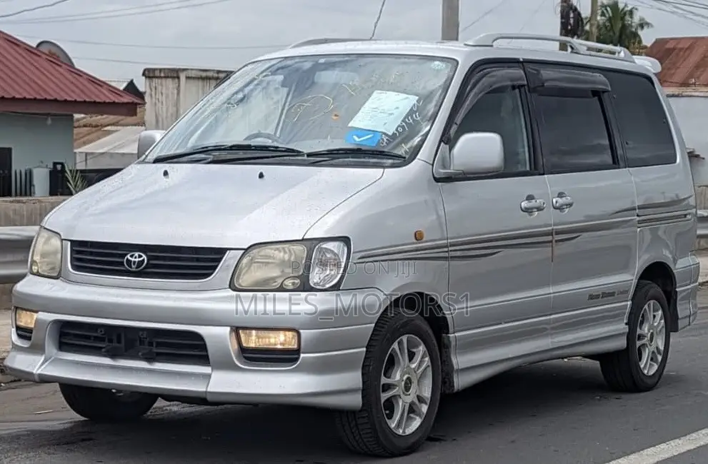 Toyota Noah 2001 Silver