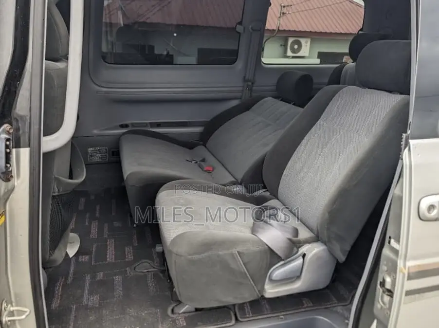 Toyota Noah 2001 Silver