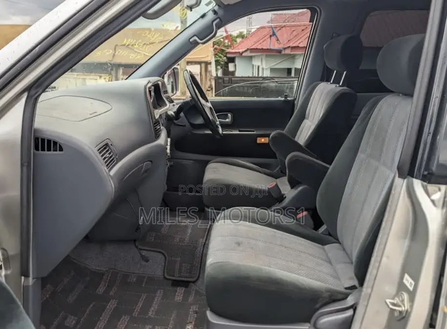 Toyota Noah 2001 Silver