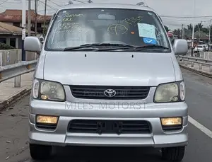 Toyota Noah 2001 Silver