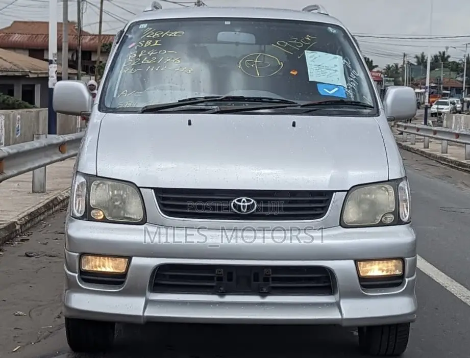 Toyota Noah 2001 Silver