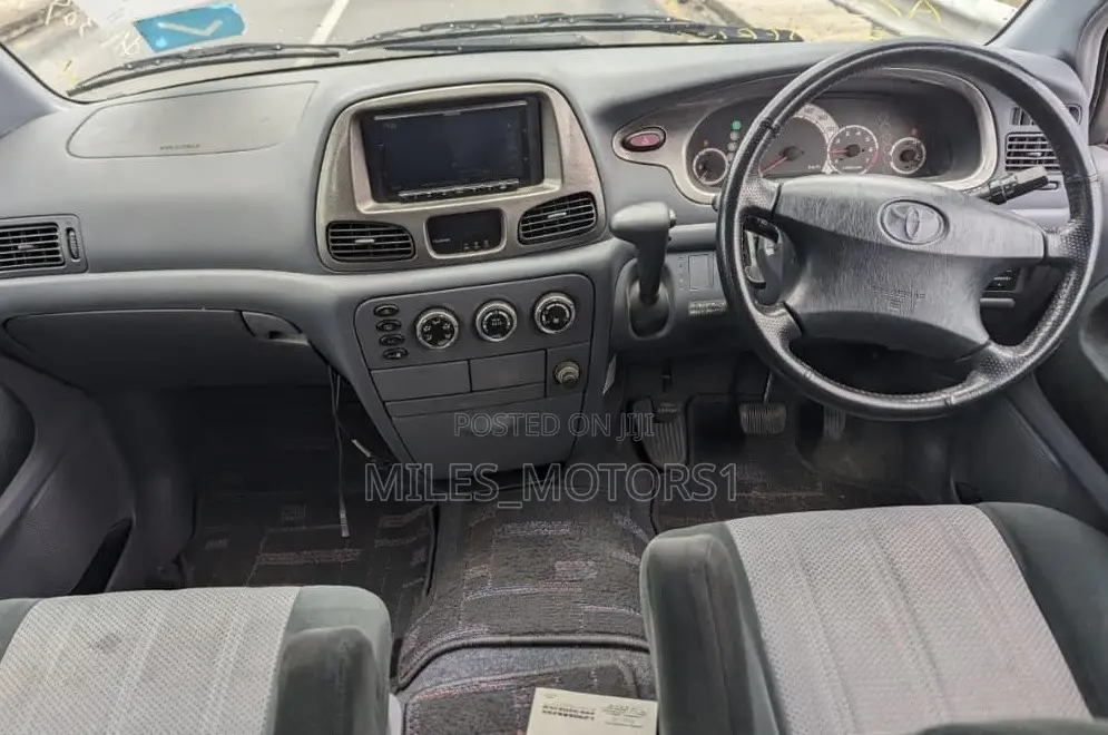 Toyota Noah 2001 Silver