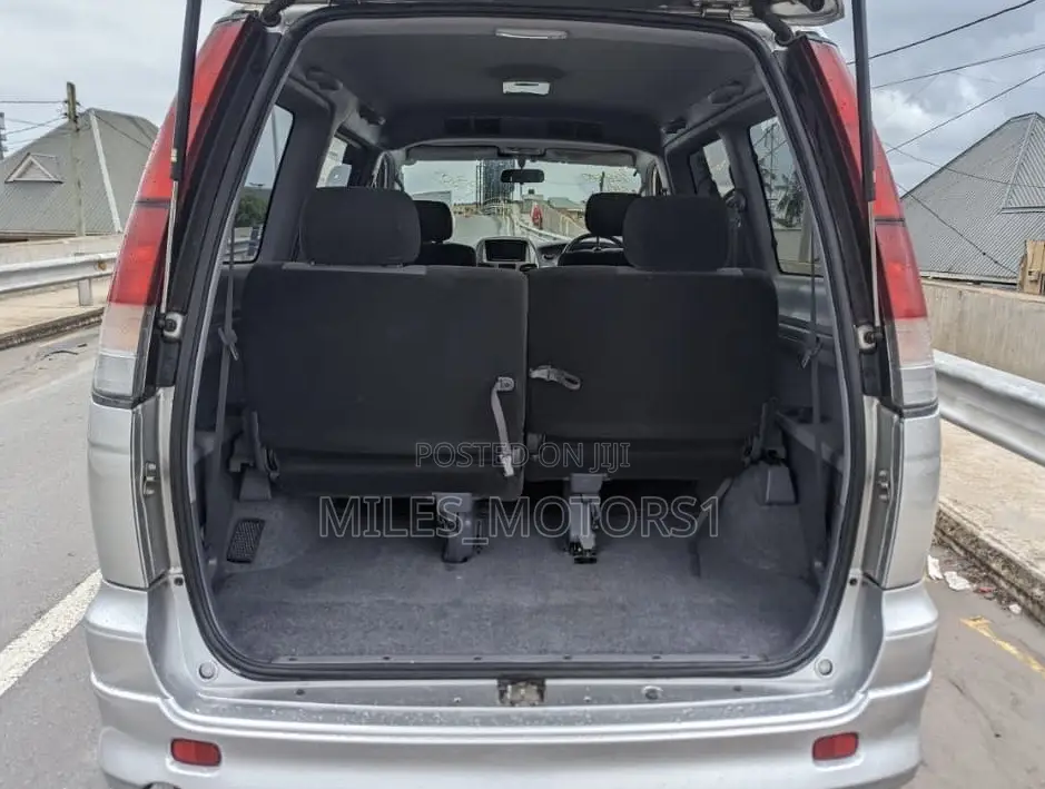 Toyota Noah 2001 Silver