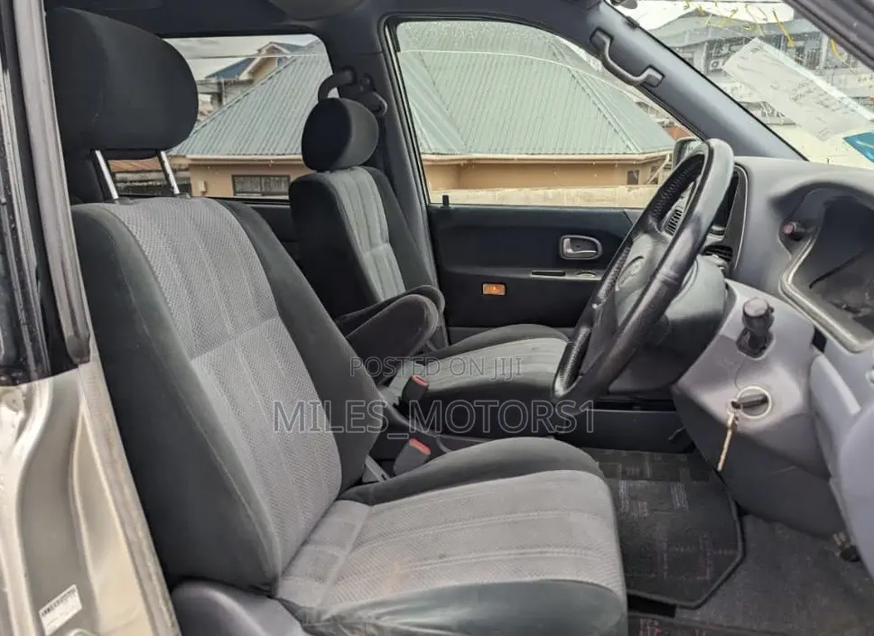 Toyota Noah 2001 Silver