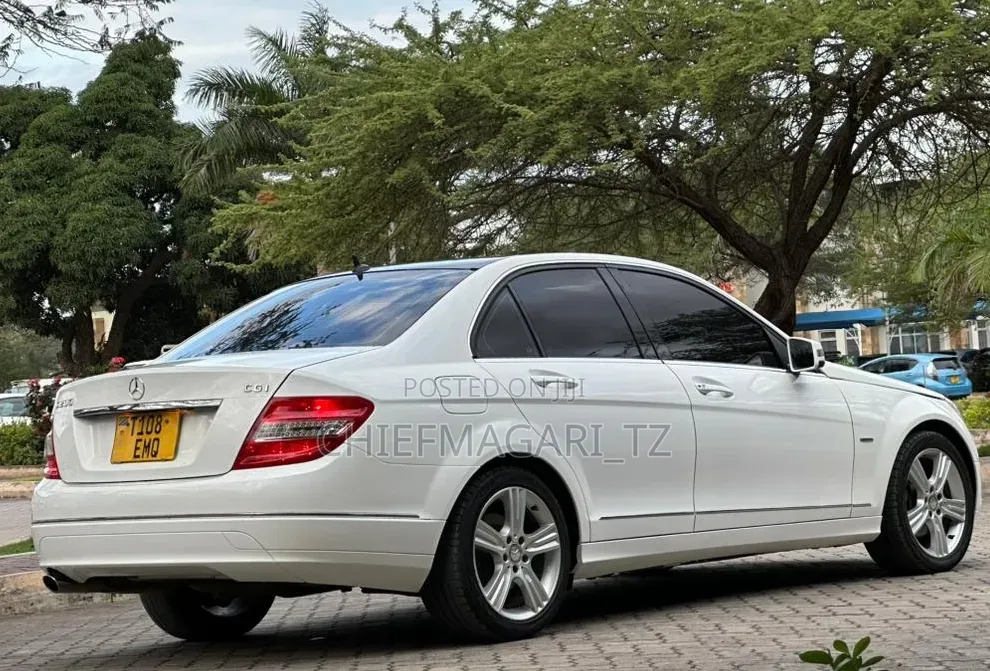 Mercedes-Benz C200 2010 Pearl