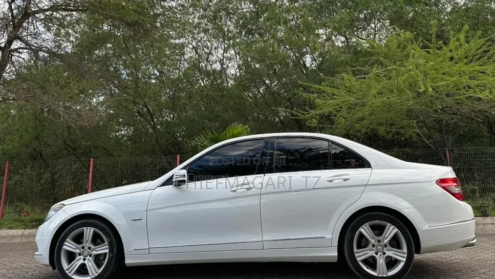 Mercedes-Benz C200 2010 Pearl