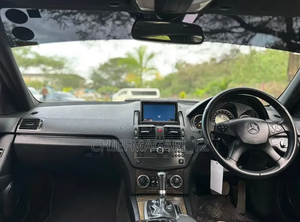 Mercedes-Benz C200 2010 Pearl
