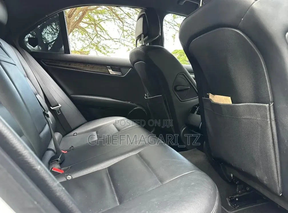 Mercedes-Benz C200 2010 Pearl