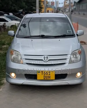 Toyota IST 2004 Silver