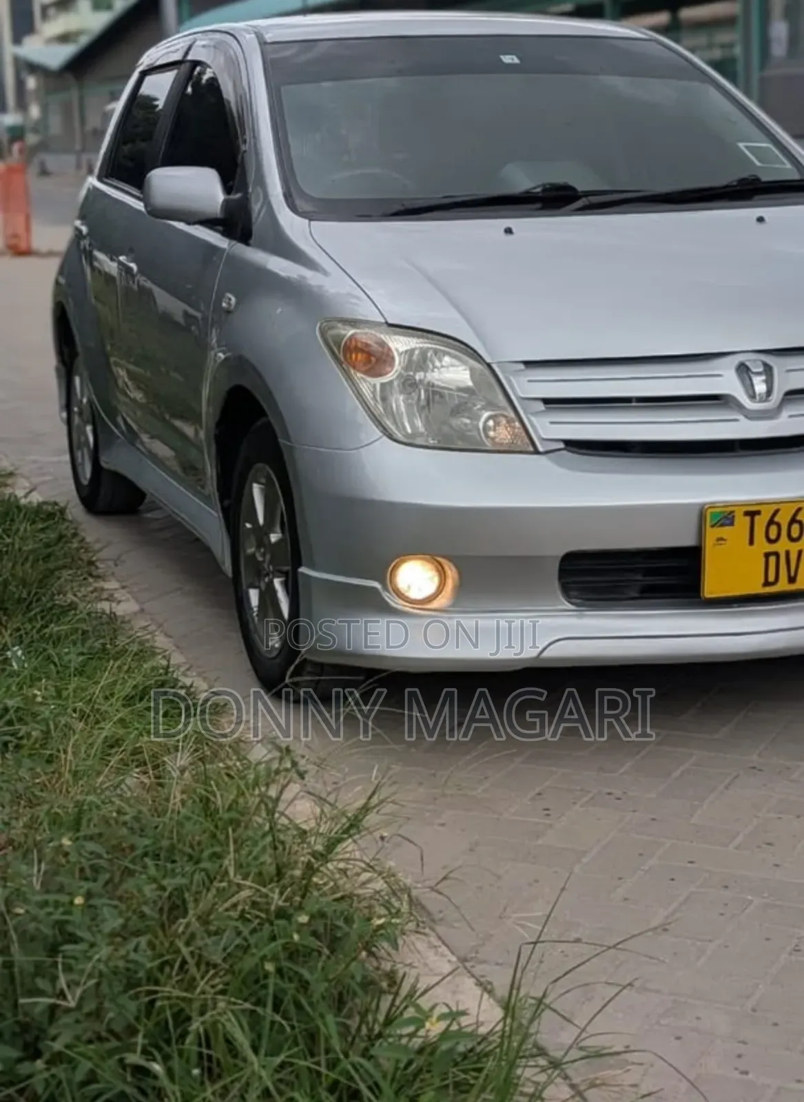 Toyota IST 2004 Silver