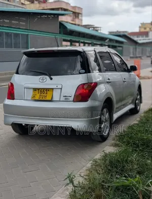 Toyota IST 2004 Silver