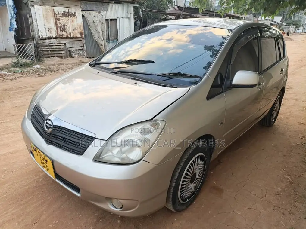 Toyota Corolla Spacio 2006 Gold