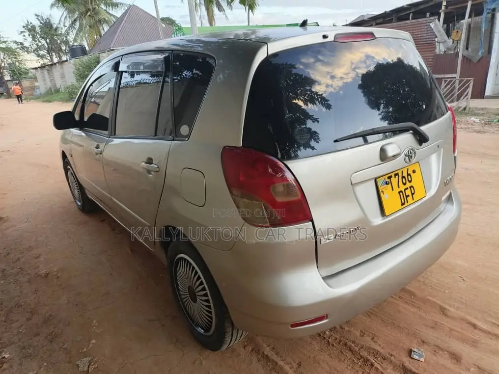 Toyota Corolla Spacio 2006 Gold