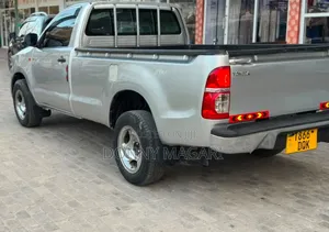 Toyota Hilux 2011 Gray