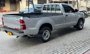 Toyota Hilux 2011 Gray