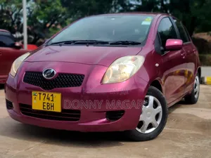 Toyota Vitz 2006 Maroon