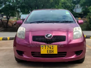 Toyota Vitz 2006 Maroon