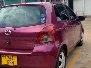 Toyota Vitz 2006 Maroon