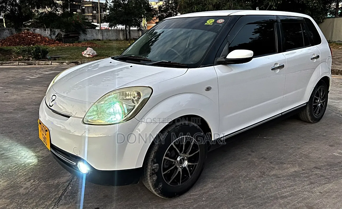 Mazda Verisa 2010 White