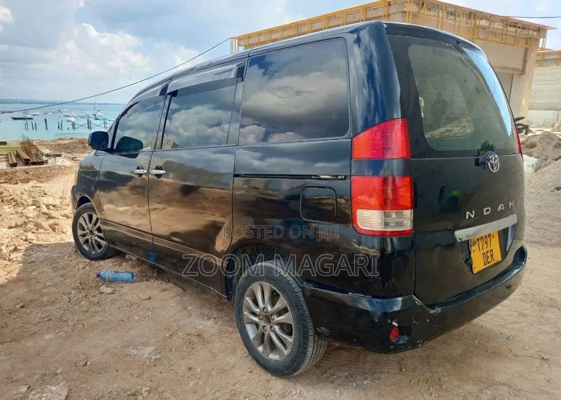 Toyota Noah 2005 Black